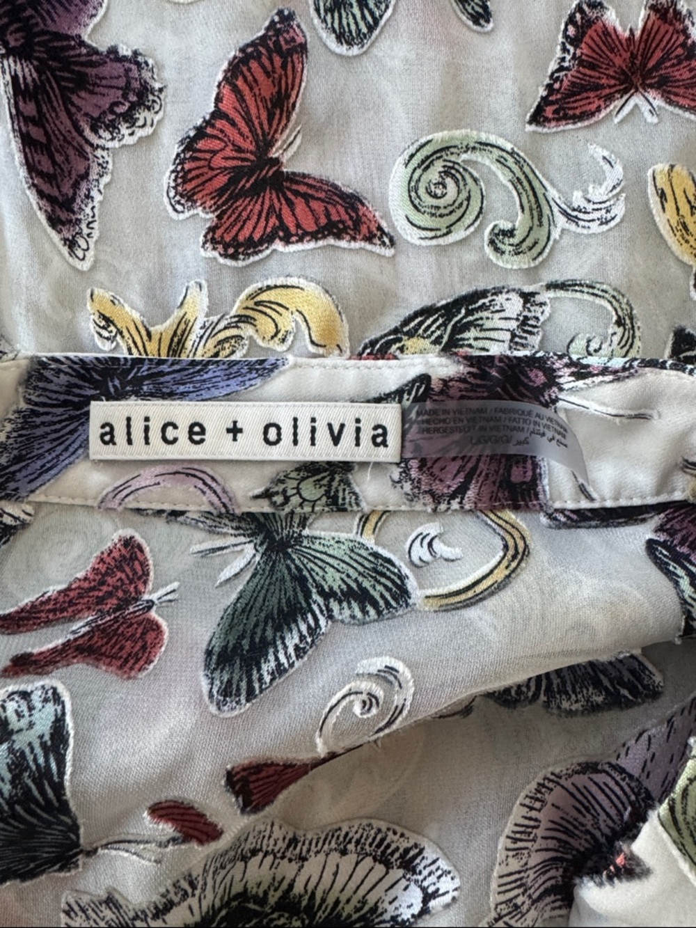 NWOT Women's Alice & Olivia Silk Butterfly Print Blouse Sheer Work Size Large - Picture 9 of 9